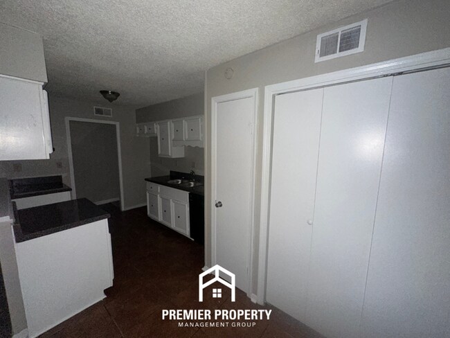 Building Photo - 6042 New Leaf Ln