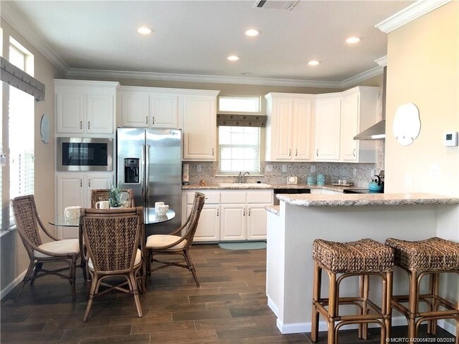 Building Photo - 163 NE Buoy Dr