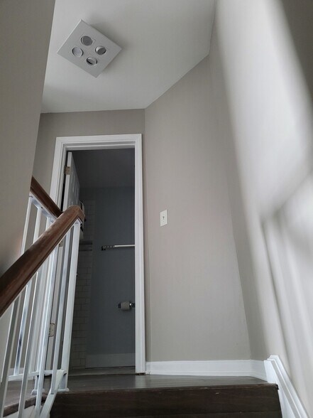 Building Photo - 362 Farmingdale Cir