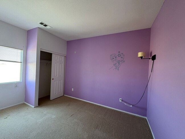 Building Photo - GRAND 4-Bedroom Home in Tehachapi City