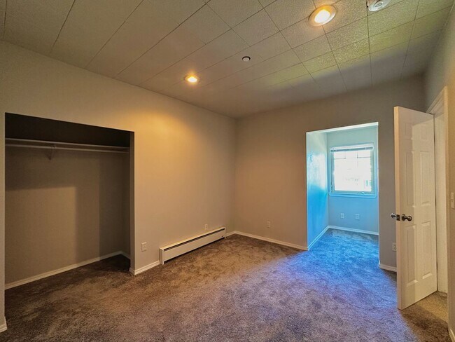Building Photo - Broadway Manor