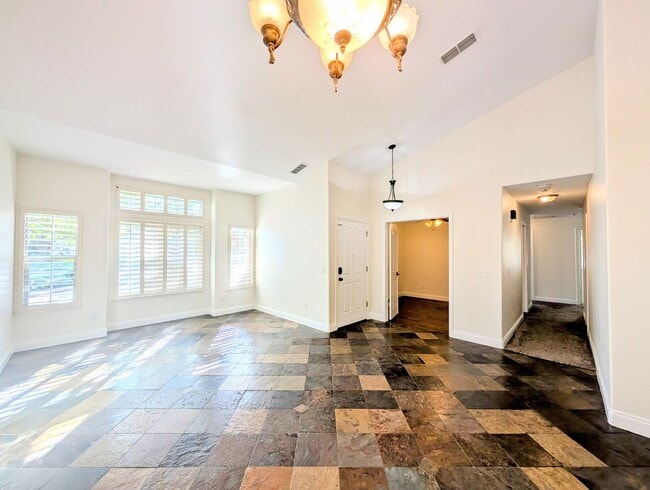 Building Photo - BEAUTIFUL SINGLE FAMILY HOME IN FOLSOM!