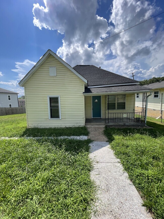 Building Photo - 2019 N Chamberlain Ave