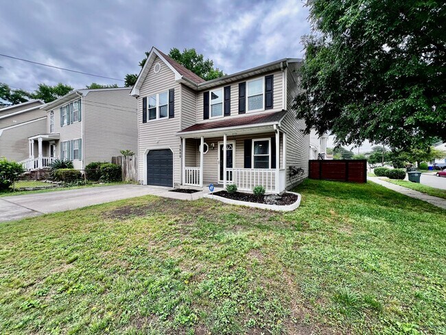 Building Photo - Beautiful home nestled in the neighborhood...