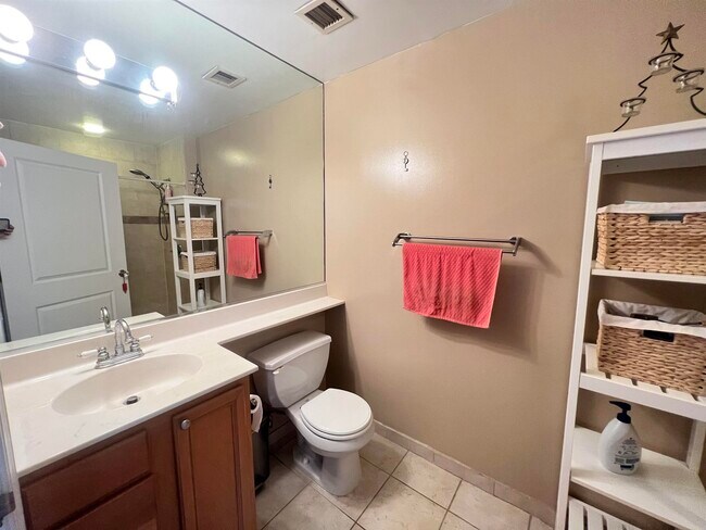 Building Photo - 700 1st St