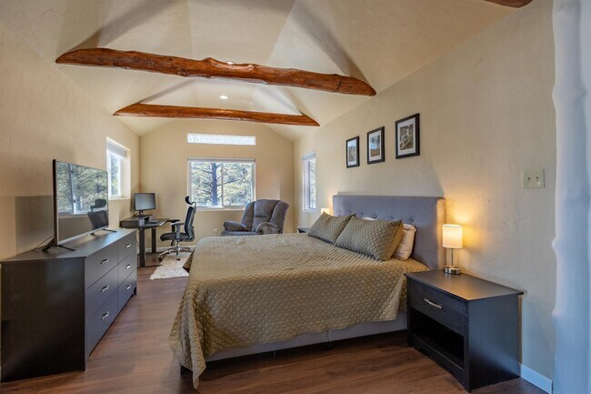 Building Photo - 1810 Shenandoah Dr