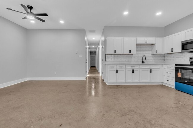 Building Photo - 2132 Lyon Ave