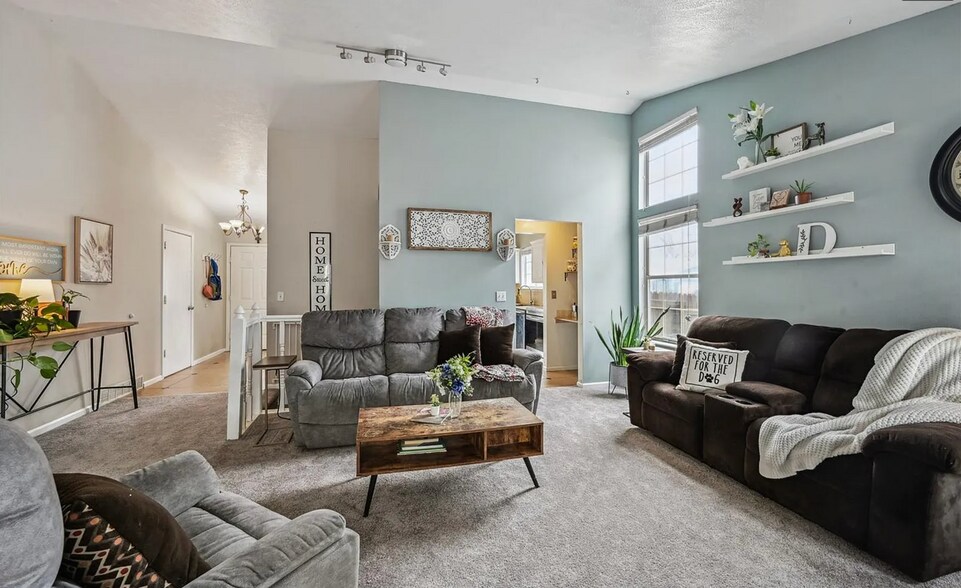 Building Photo - 646 S Joplin St