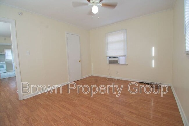 Building Photo - 401 Eva Cir