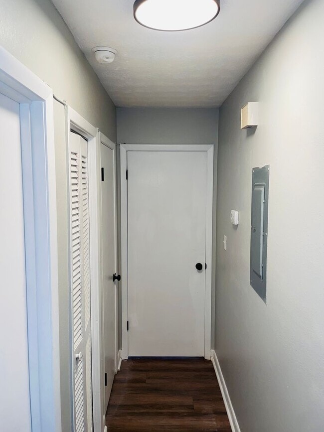 Building Photo - Duplex off North Monroe Street