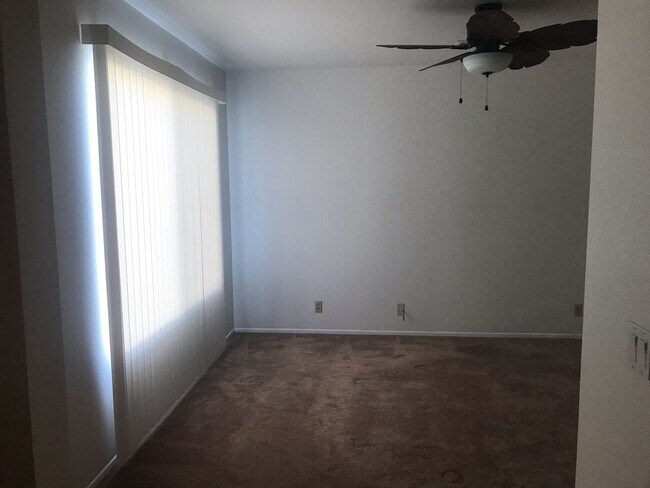 Building Photo - Unbeatable Charm in Camarillo's Colony