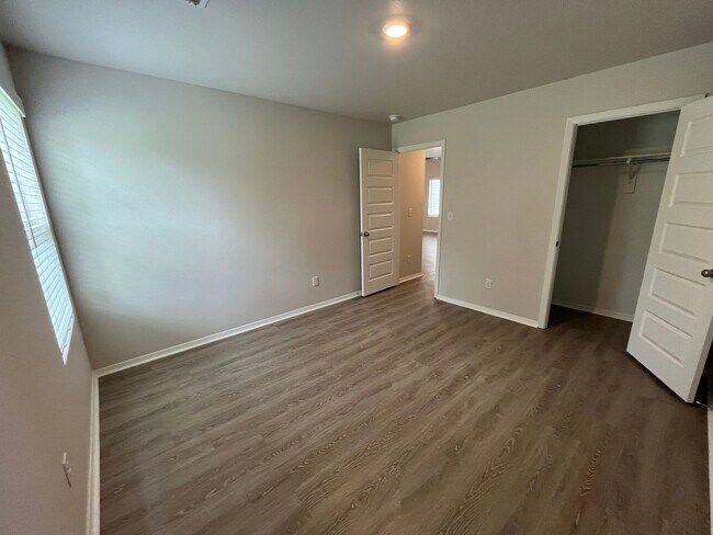 Building Photo - Available Now: Newer 4 Bed, 2 Bath Home in Pea Ridge – Modern Living Awaits!