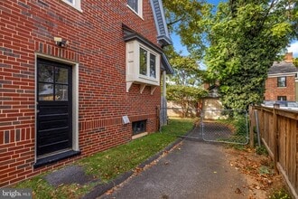 Building Photo - 420 W Cork St