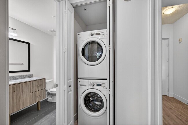 Building Photo - 225 S Latitude Cir