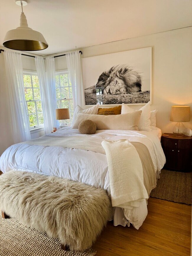 Building Photo - 2828 Laurel Canyon Pl