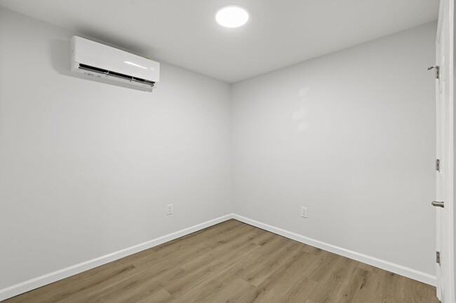 Building Photo - 173 Van Horne St