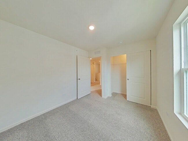 Building Photo - 334 Basin Ct