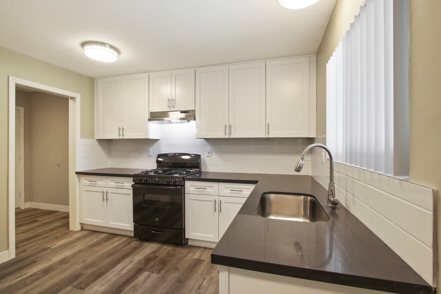 Building Photo - 11016 Kittridge St