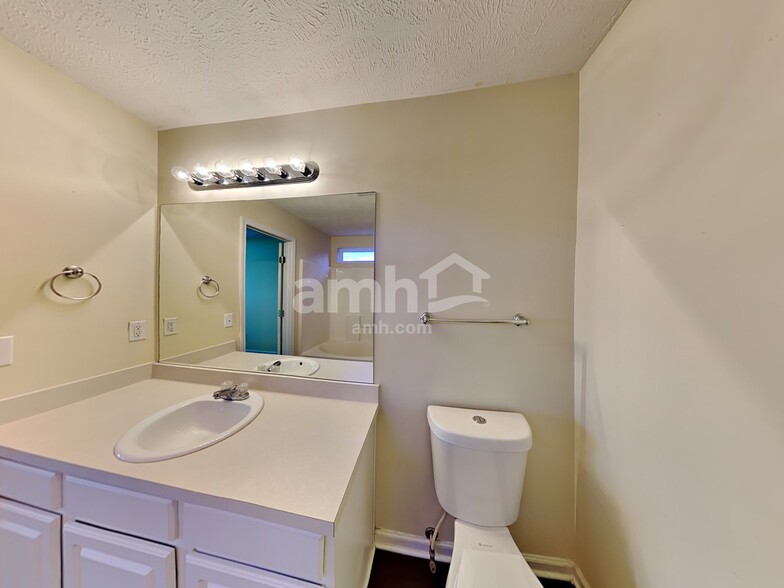 Building Photo - 4179 Longfellow Dr