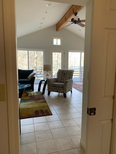 Building Photo - 1850 Yellowhammer Xing