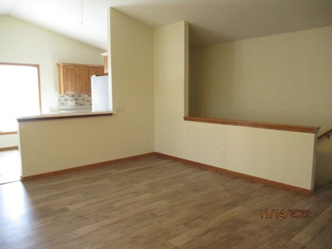 Building Photo - Spacious 6-Bedroom Home in a Prime Location – Room to Live, Work & Relax!