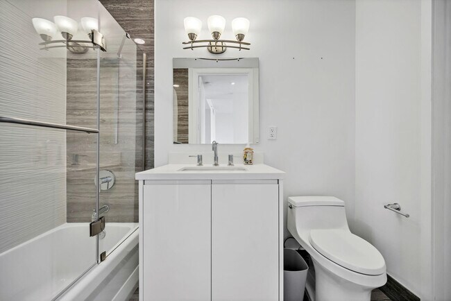 Building Photo - 612 Bayshore Dr