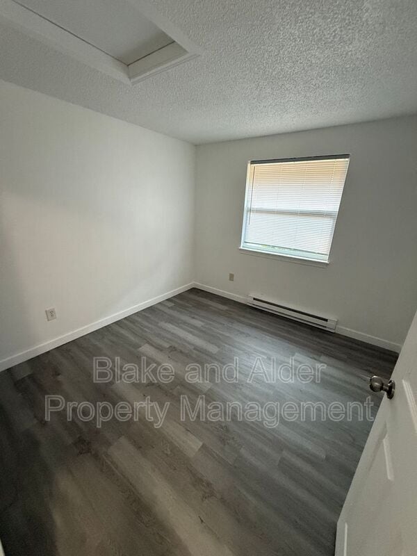 Building Photo - 3865 NE 152nd Ave