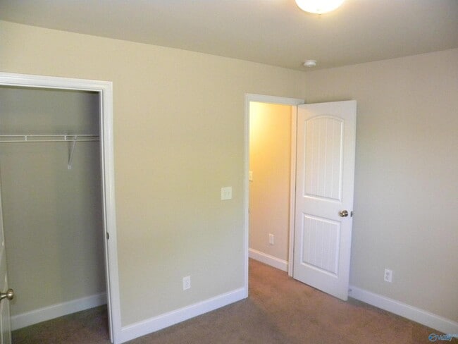 Building Photo - 202 Ashbrook Cir