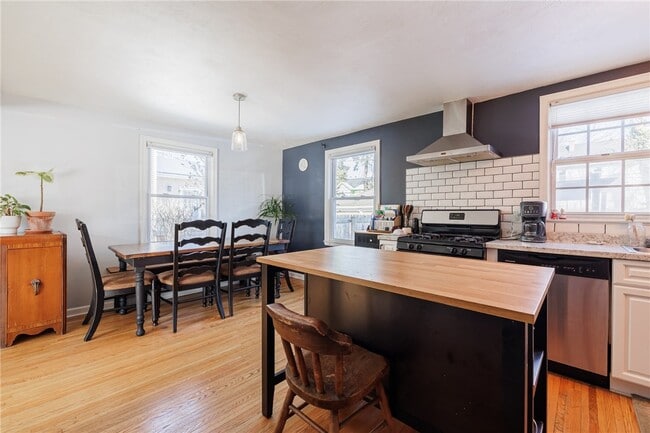 Building Photo - 206 Farmington Rd