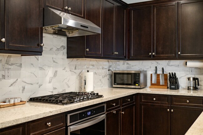 Building Photo - Spacious & Stylish 4 Bed 3 Bath in Chino P...