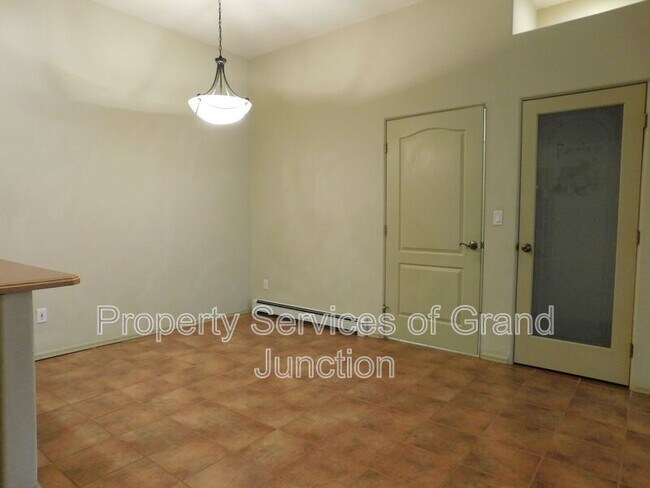 Building Photo - 671 Gemstone Way