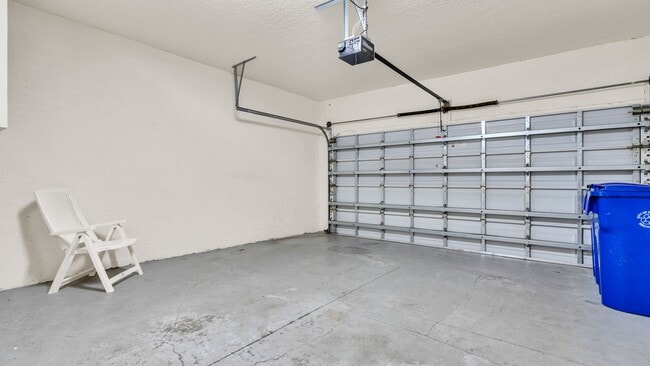 Building Photo - Spacious, light, bright 2 Master BR, 2-car...