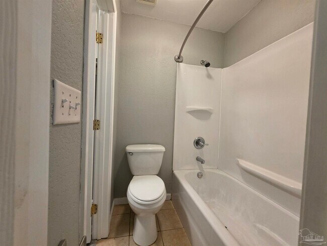Building Photo - 3346 Green Briar Cir