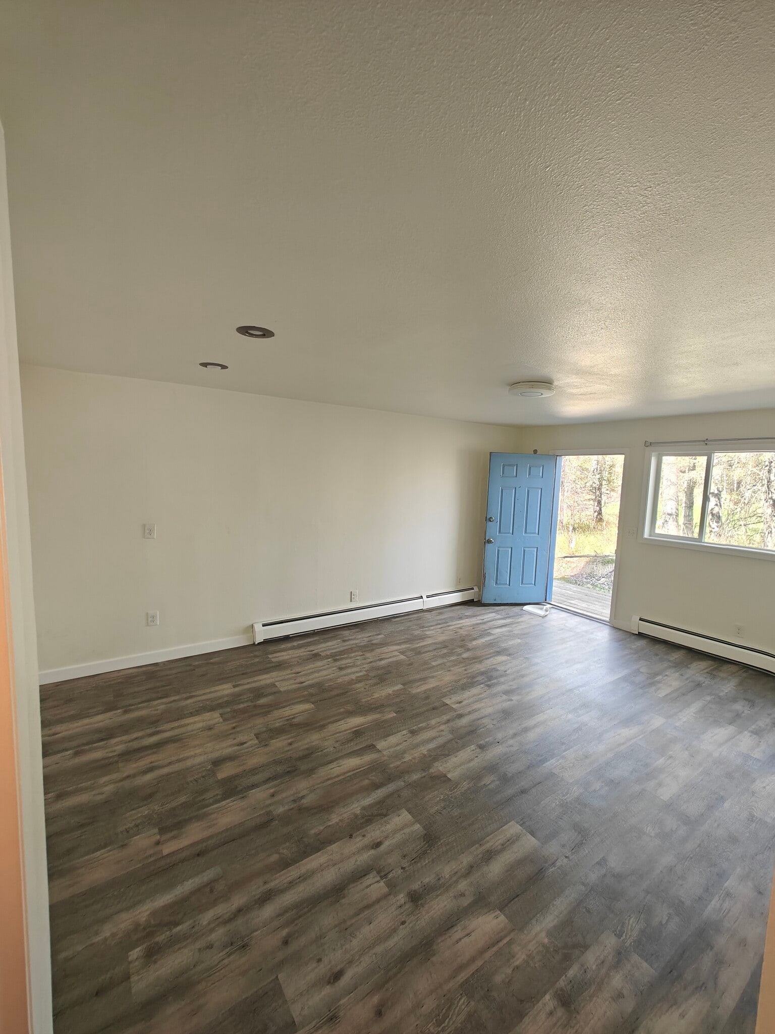 Building Photo - 1060 N Elsinore Ave
