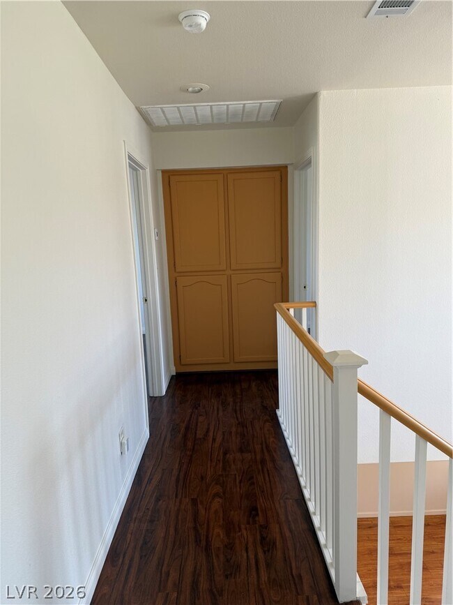 Building Photo - 10116 Desert Wind Dr