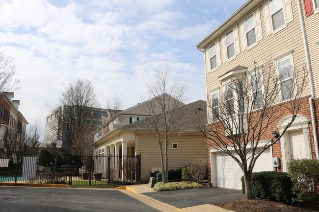 Building Photo - 8106 Jaala Ln