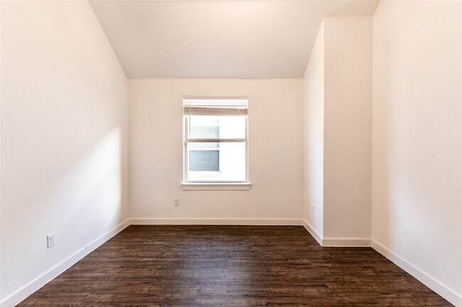 Building Photo - 1123 Bantham Wy