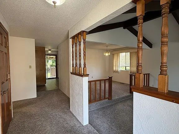 Building Photo - 530 Golf View Dr