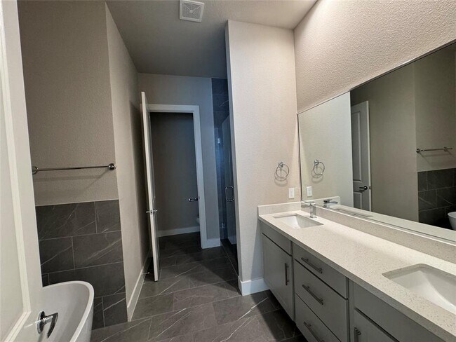 Building Photo - 1106 Olivier Ln