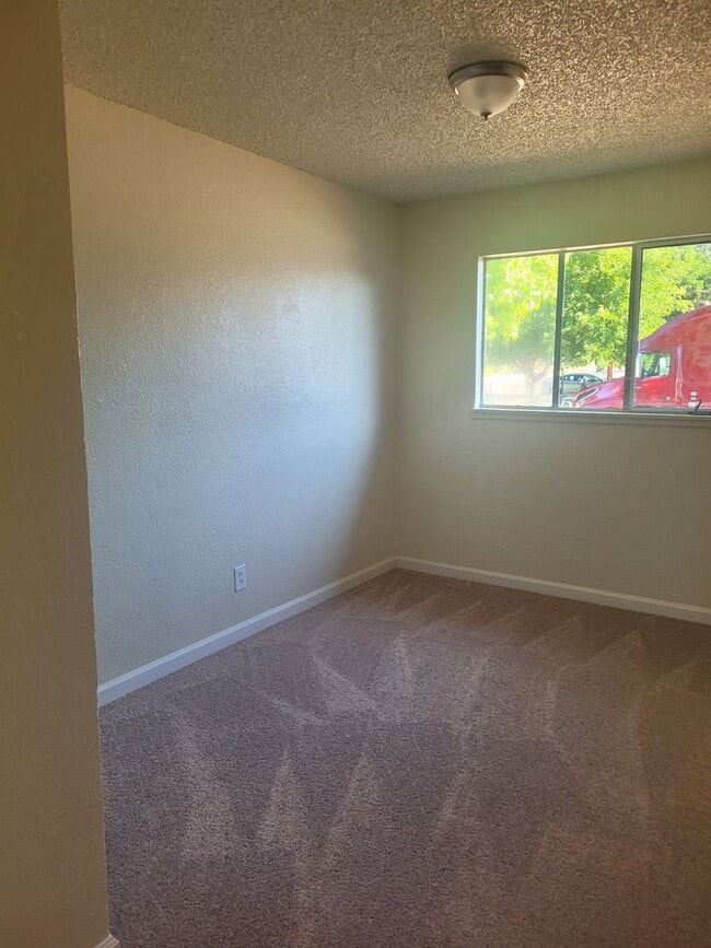 Building Photo - Charming cottage on large corner lot