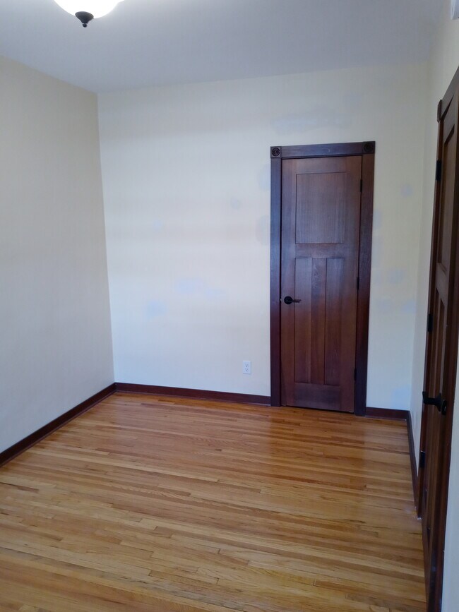 Building Photo - 2733 Girard Ave S