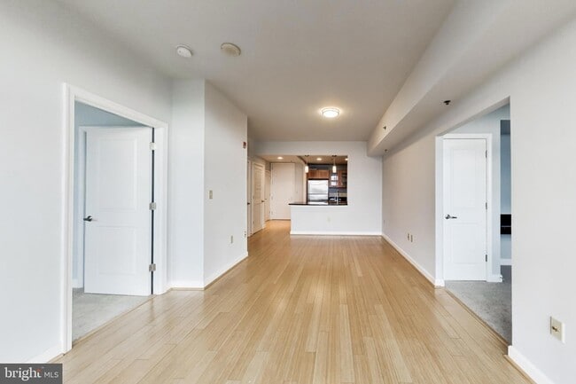 Building Photo - 5750 Bou Ave