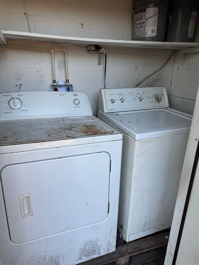 Building Photo - For Rent – 2 Bedroom, 1 Bathroom Home