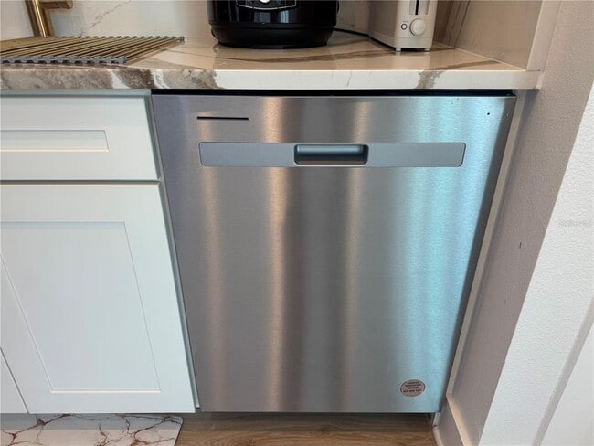 Building Photo - 798 TETBURY Lp