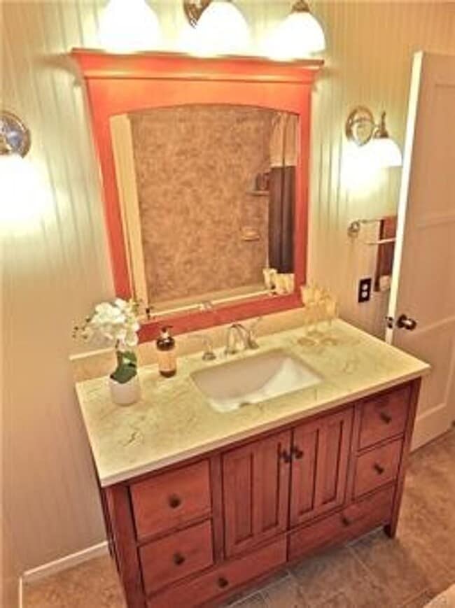 Building Photo - 680 N Cambridge St