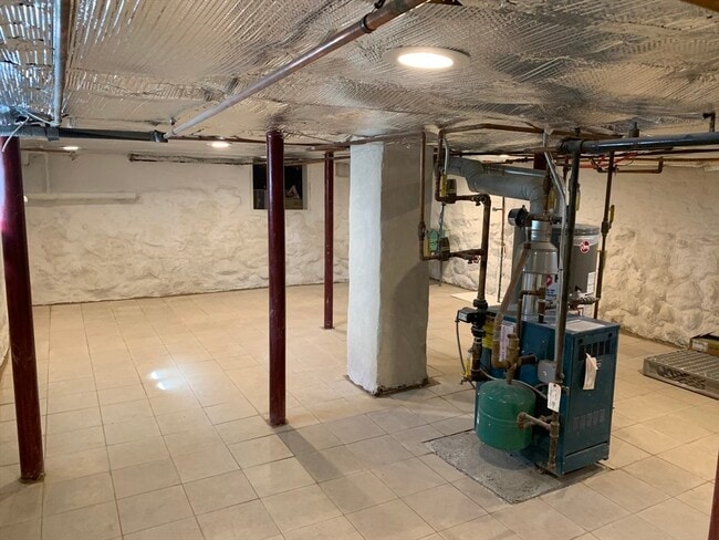 Building Photo - 5 Whalen Ln