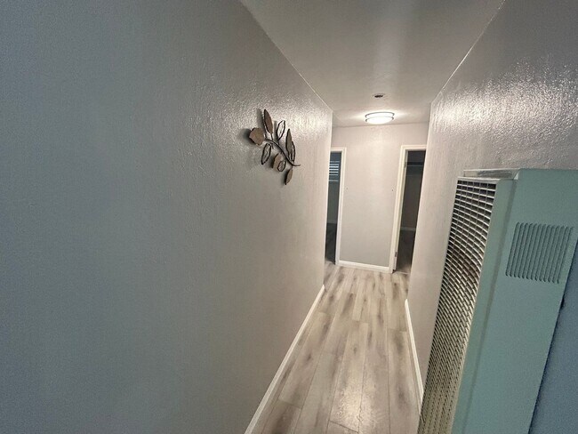 Building Photo - 3 Bedroom/1 Full Remodeled Bath Stockton Ca