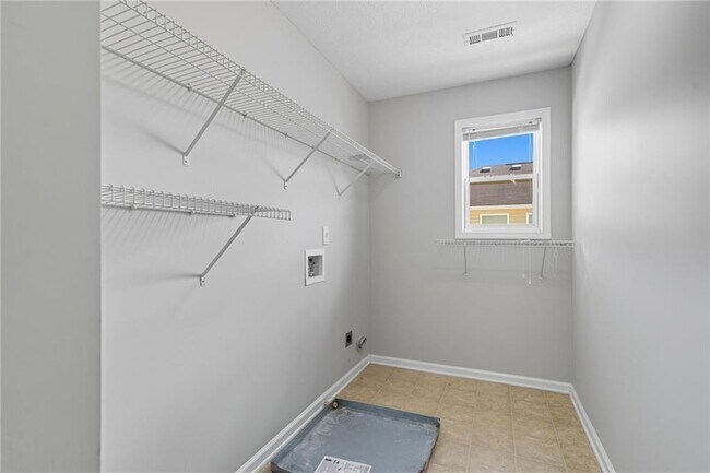 Building Photo - 3698 Roseman Landing