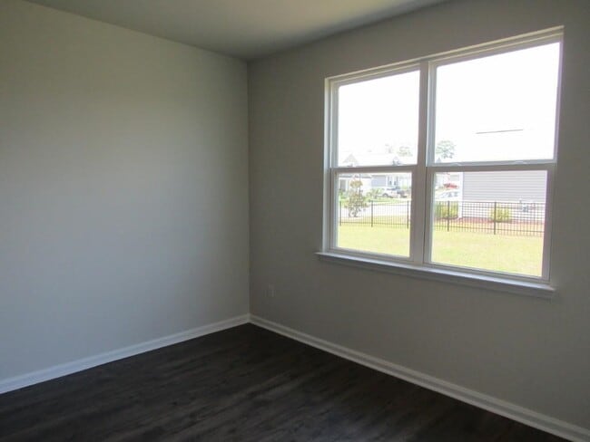 Building Photo - 2165 Ainsley Dr