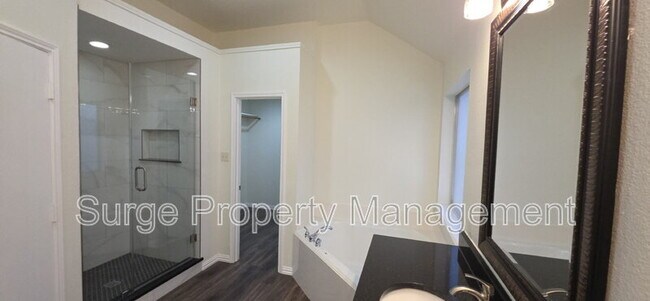 Building Photo - 629 Dorchester Dr